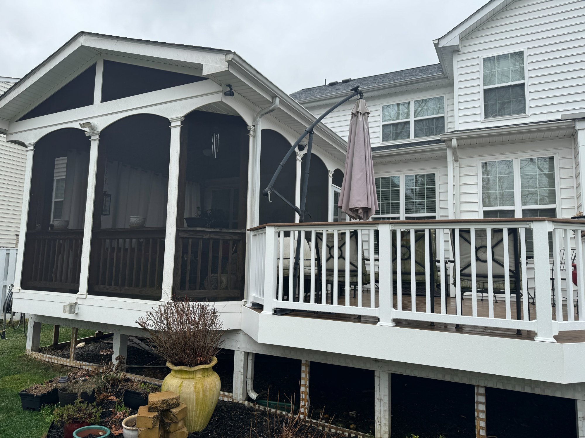 Screen room to deck transition built by Stoneridge Decks in Virginia